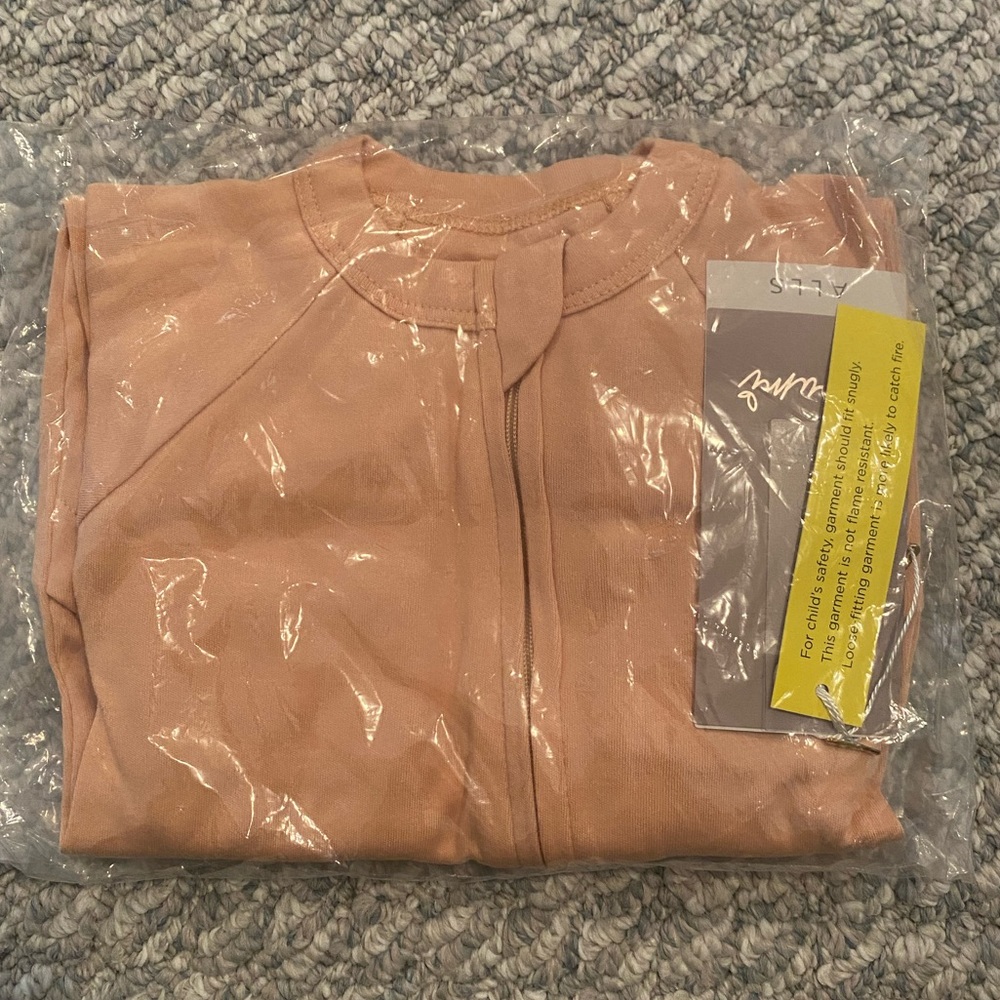 NWT! Goumi Footies Sz: 6-12